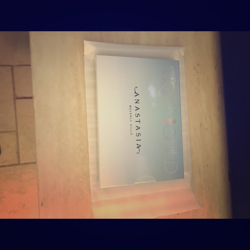 Anastasia Moon child Glow Kit NWT